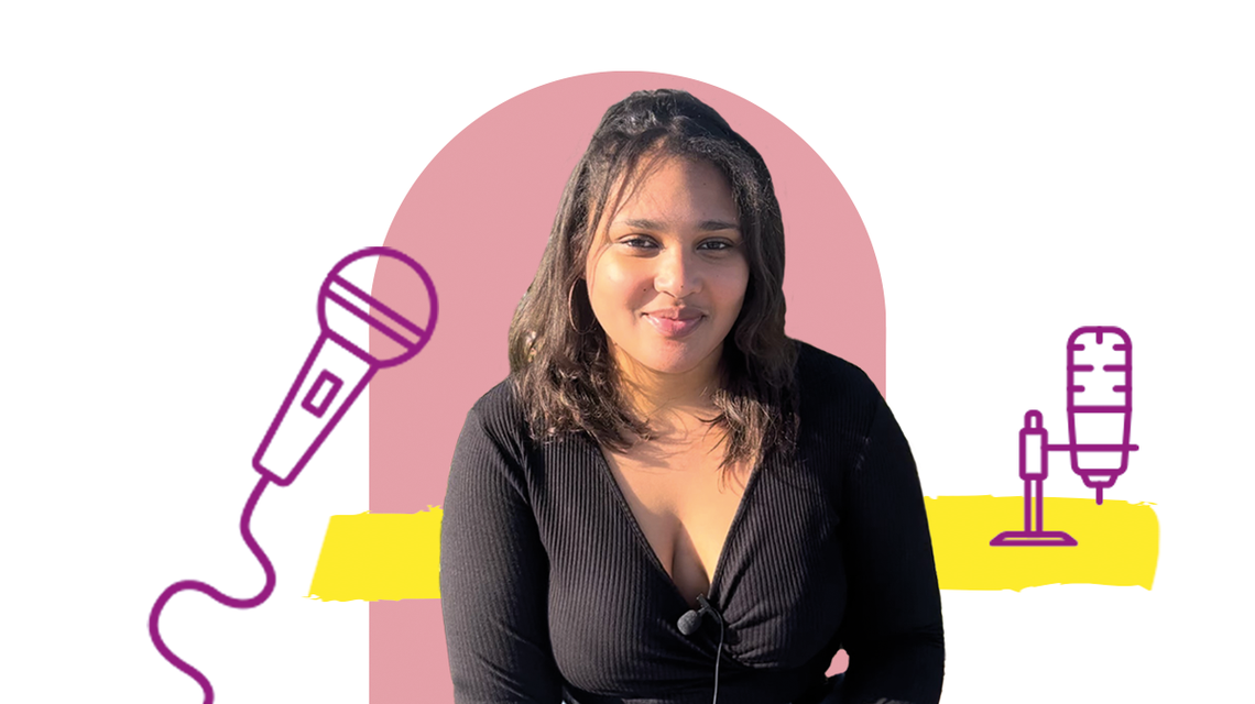Jeune femme avec un micro, illustration article vidéo LMDE sur le programme Campus Coach